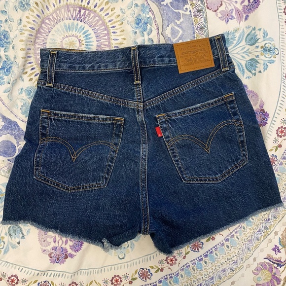 Levi's Ribcage Shorts - Picture 3 of 4